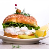 Булочки с салатом и креветками