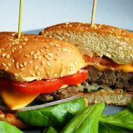 Бургер с котлетой гриль из рубленной говядины