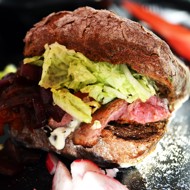 Бургер со стейком из говядины