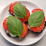 Бутерброд с помидорами