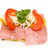 Бутерброд с сыром и колбасой