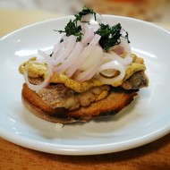 Бутерброд с жареной селедкой по-скандинавски