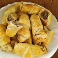 Быстрые рогалики из слоеного теста с грецким орехом