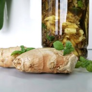 Целебный ромашковый чай с имбирем и зверобоем