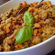 Чечевица с картофелем и морковью в сметане