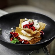 Черешневый медовик со сметанным мороженым