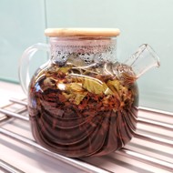 Черный чай с травами и кардамоном