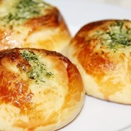 Чесночные булочки с зеленью