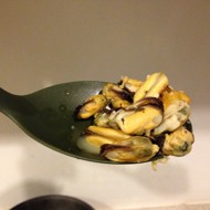 Чесночные мидии с ромом и розмарином