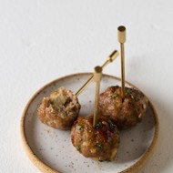 Чесночные фрикадельки с имбирем под сладким соусом