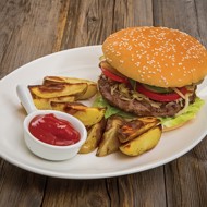 Чизбургер с говядиной коби и запеченным картофелем