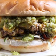 Чизбургер с зеленым перцем чили