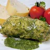 Цыленок, запеченный с соусом песто