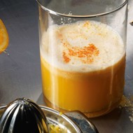 Цитрусовый сок с чесноком, имбирем и кайенским перцем