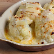 Цветная капуста, запеченная с сыром