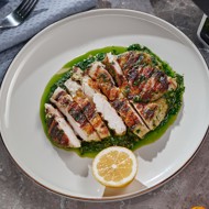 Цыпленок с соусом сальса верде