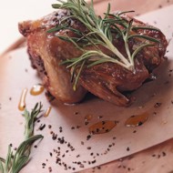 Цыплята с грушей и синим сыром