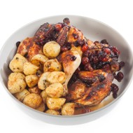 Цыплята в ягодах и меде с запеченным мини-картофелем