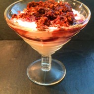 Десерт «Черный лес» с гранолой