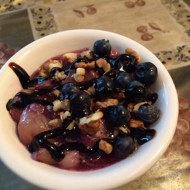 Десерт из персиков и голубики