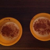 Десерт из топленого молока и корицы