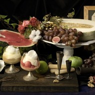 Десерт с фруктами и козьим сыром