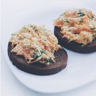 Диетические сэндвичи с морковью, яйцом и чесноком