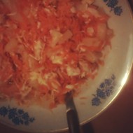 Диетический салат с курицей и ананасами