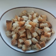 Домашние сухарики с чесноком