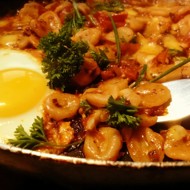 Домашняя паста с томатом, паприкой и чабрецом