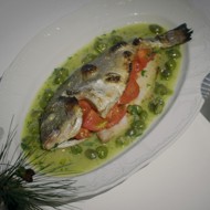 Дорада в духовке с помидорами и каперсами