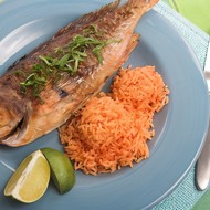 Дорада, запеченная с белым вином и хлебными крошками