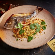 Дорадо с ароматным булгуром и медово-лаймовым соусом