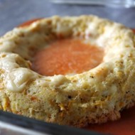 Дважды запеченное суфле из цукини с томатно-кокосовым соусом