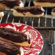 Эклеры с заварным кремом, политые шоколадом