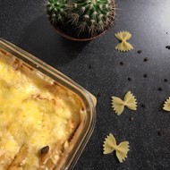 Фарфалле с кальмарами под соусом из сыра с голубой плесенью