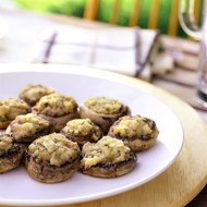 Фаршированные ветчиной шампиньоны