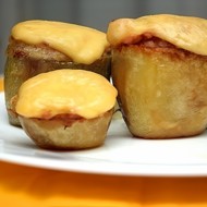 Фаршированный ветчиной и сыром картофель