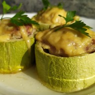 Фаршированные кабачки под сыром