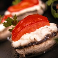 Фаршированные шампиньоны с беконом