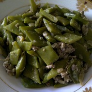 Фасоль зеленая стручковая в фарше с яйцом