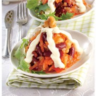 Фасолевый салат с копченой курицей