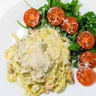 Феттучини с креветками под сливочным соусом