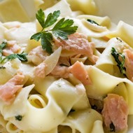 Феттучини с лососем