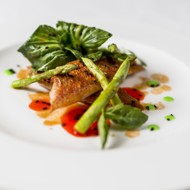 Филе барабульки с соусом биск и тартаром из овощей от Жереми Урюти