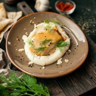 Филе палтуса, запеченное в мисопасте с пюре из цветной капусты