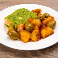 Филе семги с базиликом, оливками и картофелем