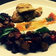 Филе трески с глазированными овощами фламбе