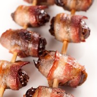 Финики в беконе фаршированные сыром стилтон