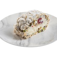 Фисташковый рулет с малиной